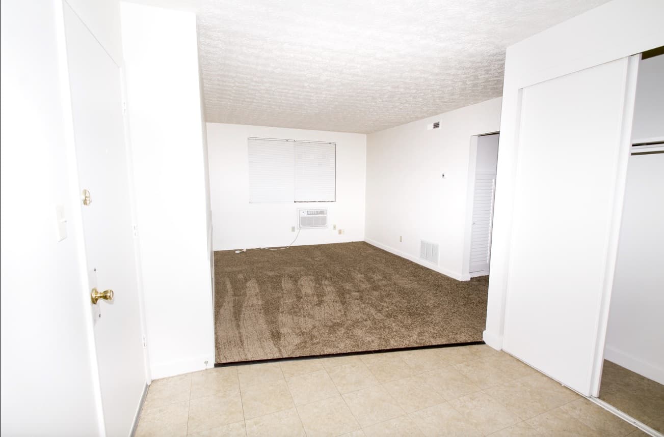 Living area at Long View Apartments